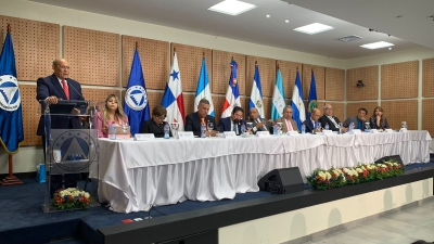 Santos Badía propone ante los miembros del PARLACEN una currícula de formación para la región centroamericana